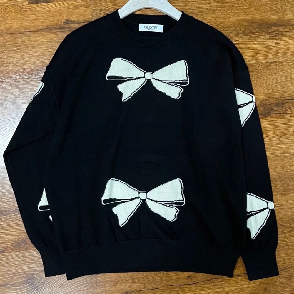 Valentino 100% wool sweater